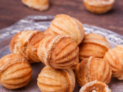 Cookies „nuts” with condensed milk and nuts.